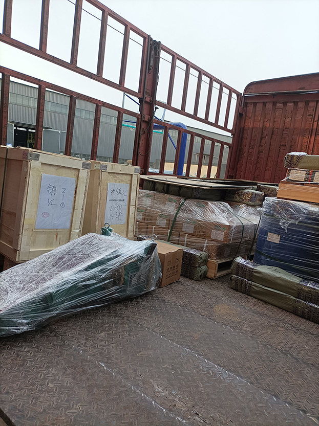 電磁給料機、2臺檢驗篩、網(wǎng)架等發(fā)貨