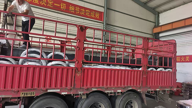 提升機(jī)發(fā)貨