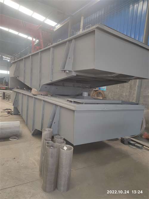 10臺直線振動篩加班加點，緊張有序生產(chǎn)制作中