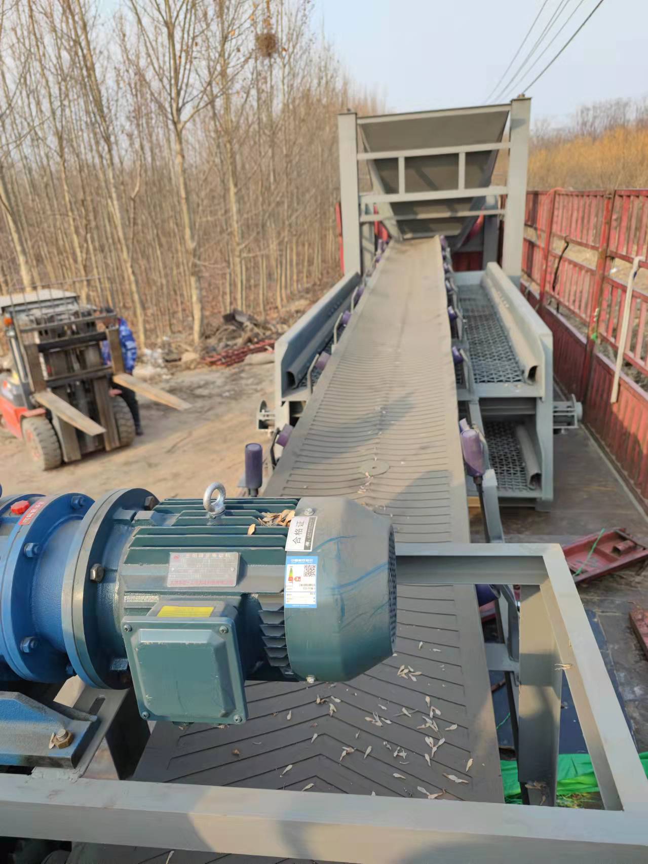 專車發(fā)貨：杭州客戶訂購的康振機(jī)械1540-2P圓振篩和9米皮帶機(jī)