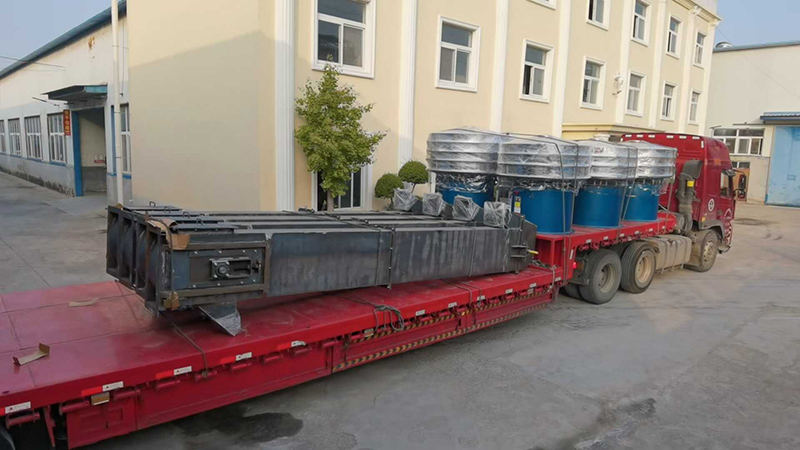 六臺旋振篩、4臺斗式提升機整車發(fā)貨