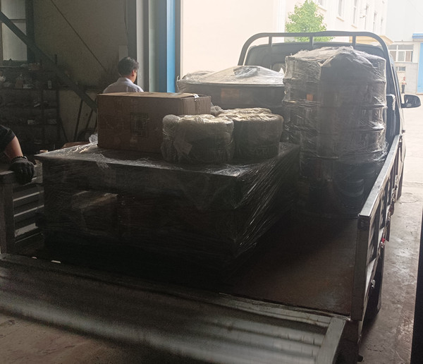 振動(dòng)平臺(tái)和三次元旋振篩